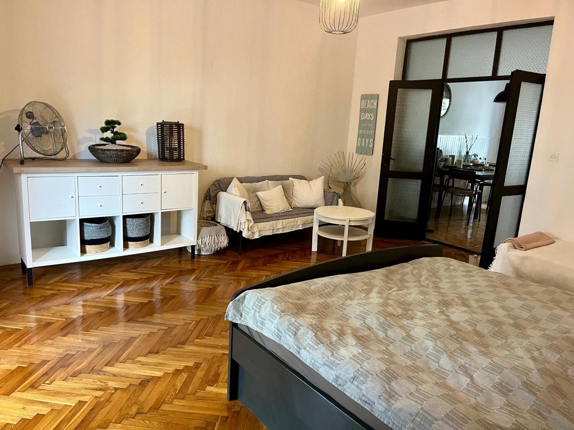 Loft 25 *